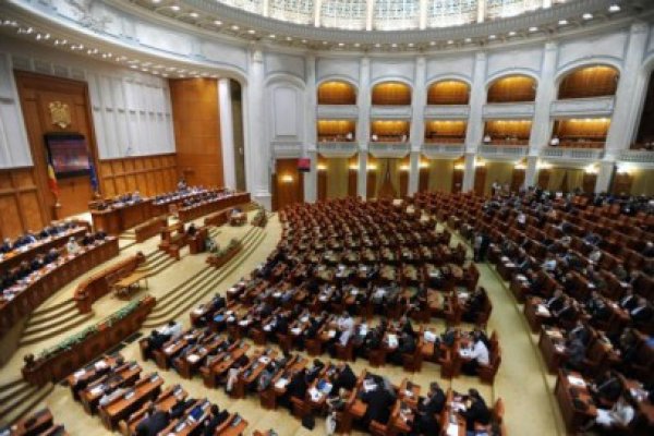 Senatorul PNL Ioan Deneş a anunţat, în plen, că s-a înscris în PSD